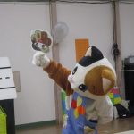 右手はこっちだよ！右・・わかるかな！？