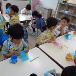 どこについているか鏡で確認中！