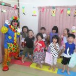 くじ引きで「らいおん」のお題だよ！みんなでポーズっ🦁！