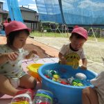 水鉄砲をしようかな？それとも、ジュース作つくろうかな？