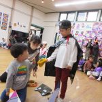 ハッピーハロウィーン♪らいおん組さんがお菓子を渡してくれました。