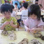 舞茸→「ちょっとこわい～」「どこをちぎればいいかな～❓」
