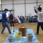 「よいしょ～！！」美味しいおもちができるかな？