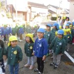 お散歩に出発！お約束を守ってしっかり歩こうね！