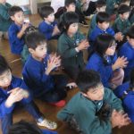 手洗いの歌をうたいながら洗い方を学びました。