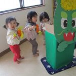 ひよこ・りす組　干支のタツオくん登場！果物をはいどうぞ♡