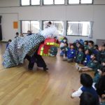 ドンドンドン・・・太鼓に合わせて獅子の登場✨
