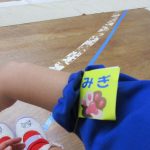 右手がわかるように印をつけてもらったよ！