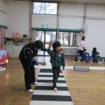 渡っている時も右を見て！左を見て！