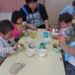 給食は、いっぱい食べておかわりもします🍴