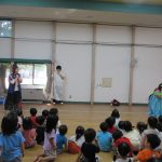 天の神様が怒っておりひめ・ひこぼしを離ればなれにしてしまいました。