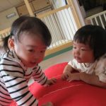 マットの山で遊んだよ♪上って下りてを繰り返し、イイ運動😊