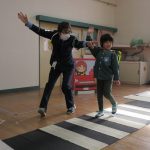 歩いている時も、車が来ないかしっかり見てね！