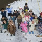 園庭で、ちょっとだけ雪遊びが出来たよ！楽し～い🎵
