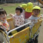 初めてのお散歩へGO！！ぽかぽかお天気で気持ちいいね～🌞
