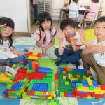 ブロックで大きなお家を作ったよ！