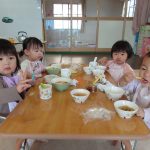 お楽しみの給食タイム！大きなお口であ～ん🥄みんなで食べると美味しいね～💗