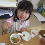 おさかなにソース掛かってるね。おいしいよ！