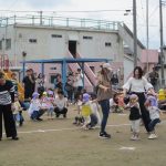 未満児組・親子体操「ベイビーシャーク♫」