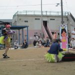乙姫様におさかなを「どうぞ～」