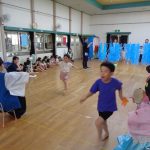らいおんさんとぞうさんは、チーム対抗リレーでした。白熱のゲームの結果はなかよく・・・引き分けでした🦁🐘