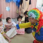 見事お題をクリアしたらピエロさんとタッチ✨やったね！！💖