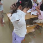 がんばって自分で服も脱げるよ！