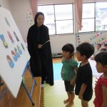 「どれが本物のかき氷かわかるかな～？？」お誕生児のお友だちにお手伝いしてもらったよ♪