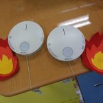 火災報知器は定期的に電池交換をしてください(*^-^*)設置場所は、階段上と寝室に