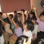 みんなよく見て、よく考えて、「はーい！」と元気いっぱいに手を挙げて答えていました☆