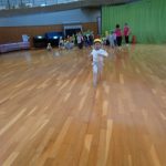 ぞう組＆らいおん組は、縦割りチームで白熱のリレー対決‼