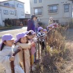 間に合ったね。早く電車こないかな～🚃たのしみだね😊