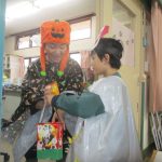 らいおん組は園長先生からお菓子をもらったよ～(^O^)