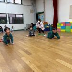 ハイハイリレー、どっちが速いかな😊？