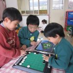 オセロ、ルールのある遊びも楽しんでいます(^^)