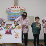 最後は園長先生がガチャを引いて、バースデーケーキが出てきたよ(*^-^*)