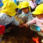 「いらっしゃいませー！！ケーキ屋さんです🎂」お砂の大きいケーキつくってね！！