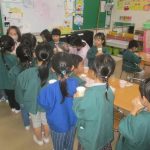 おかわりのなが～い行列⁉先生たちも大忙しです（笑）