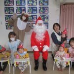 ☆ひよこ組☆サンタさんと一緒に写真パチリ📸