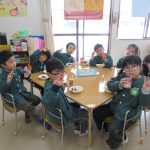 縦割りチームのみんなでそろってポーズ😊