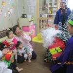 ひよこ組の小さいお友だちのお部屋も来てくれました(^^)