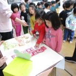 小さいクラスのお友だちもお菓子を選んだよ♪