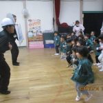 津波が来たら『ヒョウのポーズ』で素早く高台へ避難しよう！