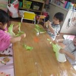 「しろいね～！」「ネギみたい」いろいろな発見があったね♪