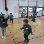 表彰式の後は、みんなでなわとびを楽しみました