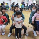 お姉さんに抱っこされてほっこり😊